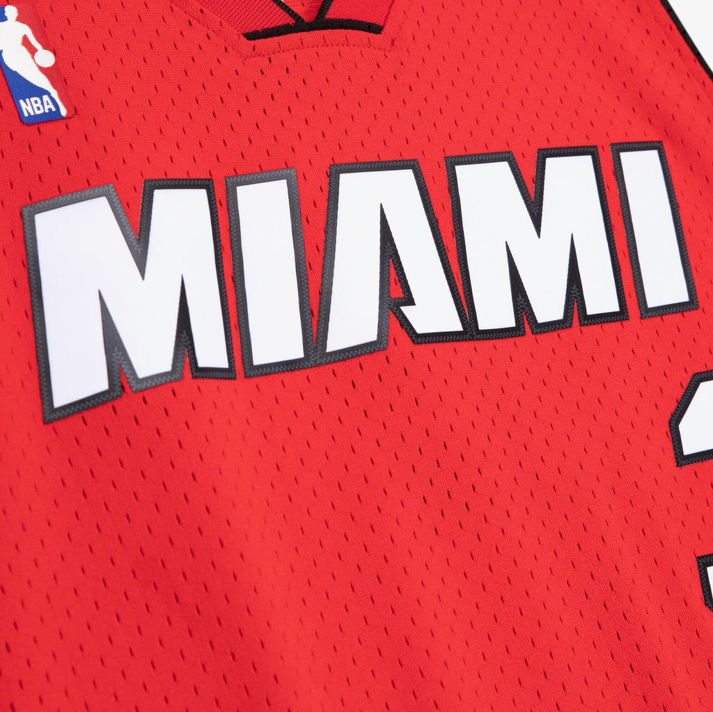 Miami Heat Mitchell & Ness Swingman Jersey Alternate Dwayne Wade 2005-06