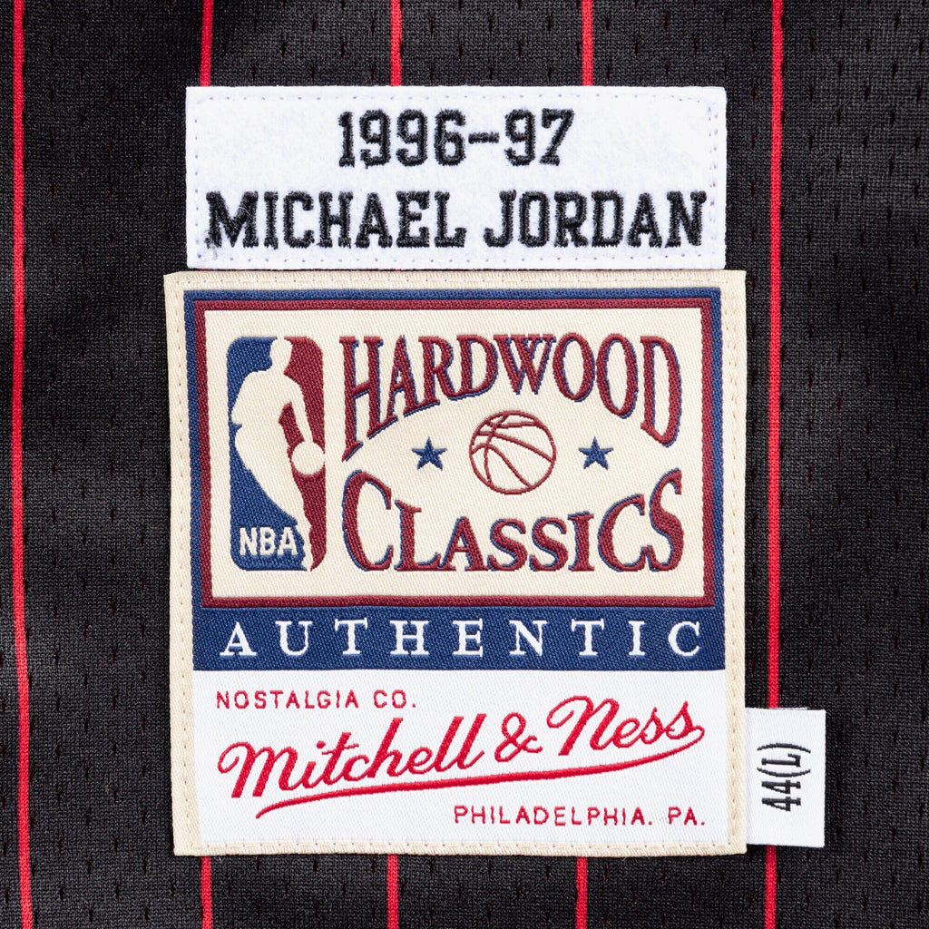 Chicago Bulls Mitchell & Ness Authentic Jersey Alternate Michael Jordan 1996-97